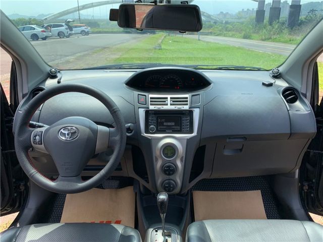 2010年 TOYOTA YARIS 1.5G 免鑰匙啟動  第9張相片