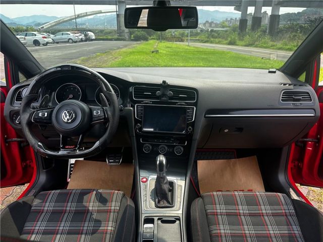 7代GTI 正RAYS TE37鋁圈 BREMBO卡鉗 VVS排氣管 MST進氣  第9張相片