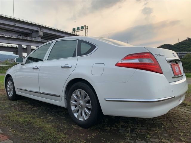 僅跑11萬公里 ALL NEW TEANA I-KEY智慧型免鑰匙啟動  第6張相片