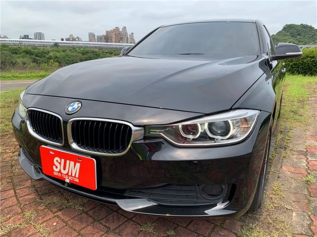 BMW 318D 2.0 柴油渦輪 總代理 HID頭燈 NBT車輛多媒體控制系統  第1張相片