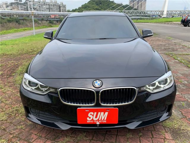 BMW 318D 2.0 柴油渦輪 總代理 HID頭燈 NBT車輛多媒體控制系統  第2張相片