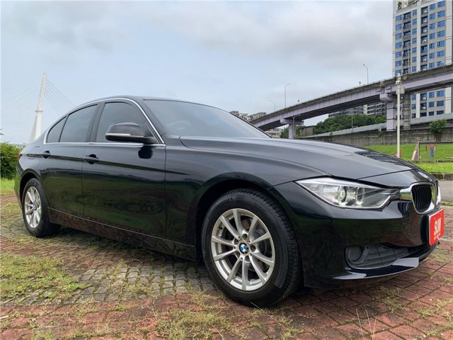 BMW 318D 2.0 柴油渦輪 總代理 HID頭燈 NBT車輛多媒體控制系統  第3張相片