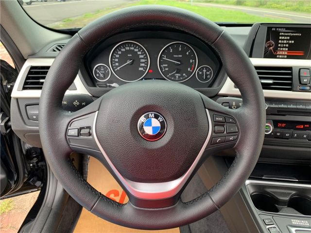 BMW 318D 2.0 柴油渦輪 總代理 HID頭燈 NBT車輛多媒體控制系統  第9張相片