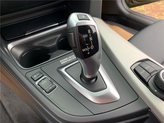 BMW 318D 2.0 柴油渦輪 總代理 HID頭燈 NBT車輛多媒體控制系統  第11張相片