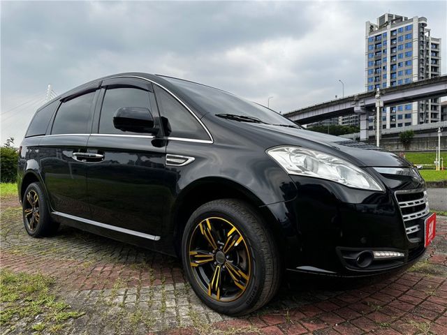 僅跑10萬公里 LUXGEN M7 2.2 7人座MPV休旅車 全程原廠保養  第3張相片