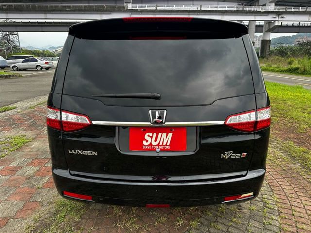 僅跑10萬公里 LUXGEN M7 2.2 7人座MPV休旅車 全程原廠保養  第5張相片