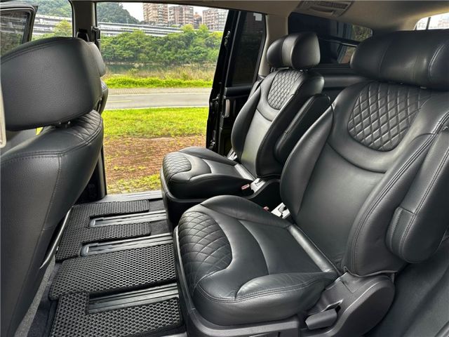 僅跑10萬公里 LUXGEN M7 2.2 7人座MPV休旅車 全程原廠保養  第8張相片