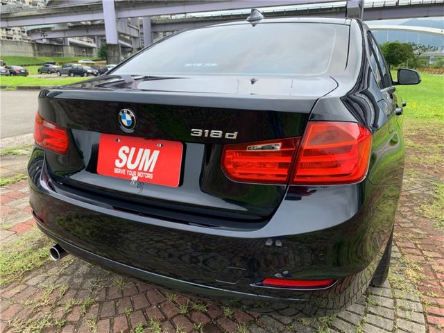 BMW 318D 2.0 柴油渦輪 總代理 HID頭燈 NBT車輛多媒體控制系統  第4張相片