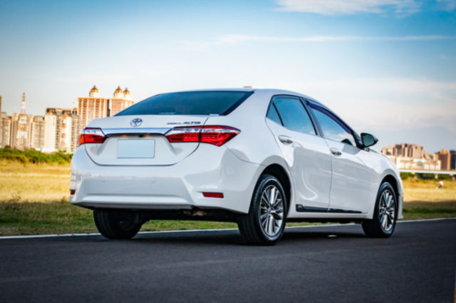 TOYOTA豐田 ALTIS  第2張相片
