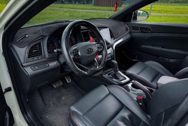 HYUNDAI現代 ELANTRA  第8張相片