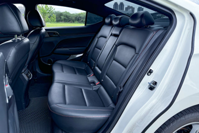 HYUNDAI現代 ELANTRA  第14張相片