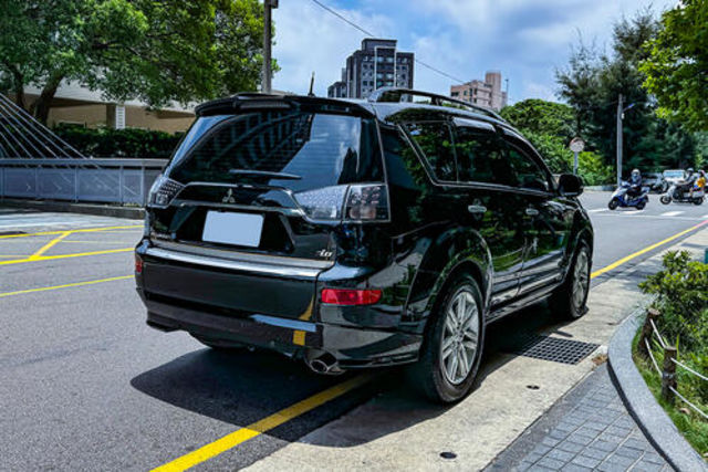 MITSUBISHI三菱 OUTLANDER  第2張相片