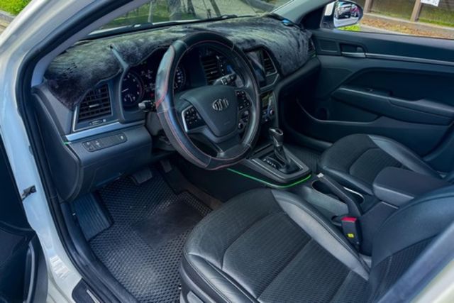 HYUNDAI現代 ELANTRA  第6張相片