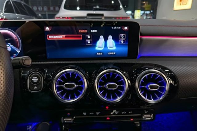 M-BENZ賓士 CLA250  第7張相片