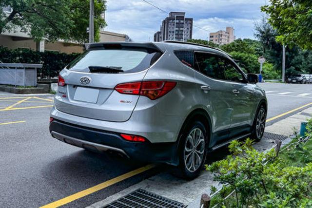 HYUNDAI現代 SANTA FE  第2張相片