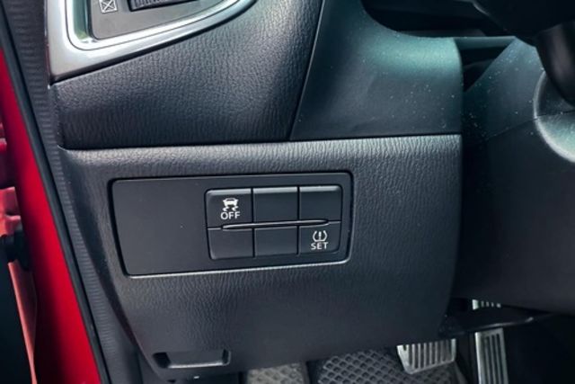 MAZDA馬自達 MAZDA 3  第7張相片