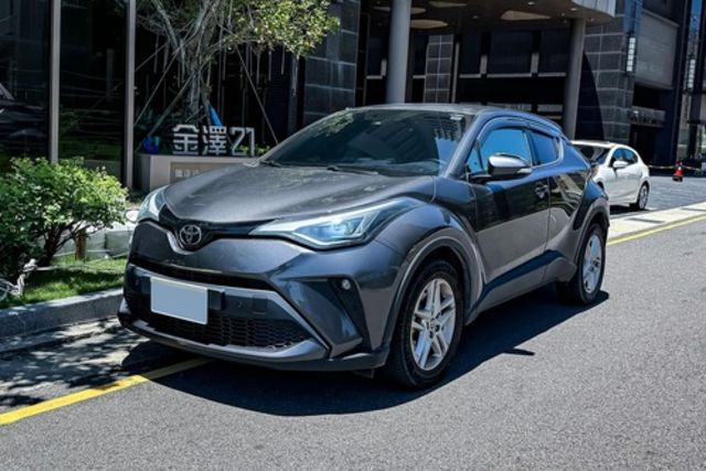 TOYOTA豐田 C-HR  第1張相片