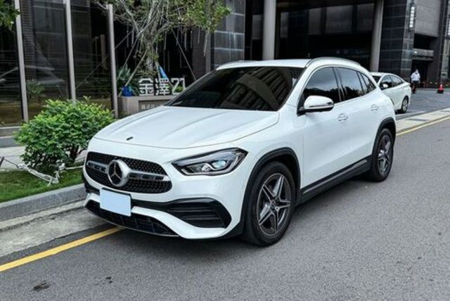 M-BENZ賓士 GLA180  第1張相片