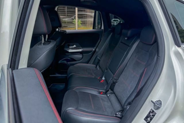 M-BENZ賓士 GLA180  第13張相片