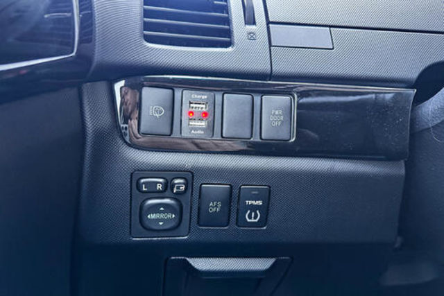 TOYOTA豐田 PREVIA  第6張相片