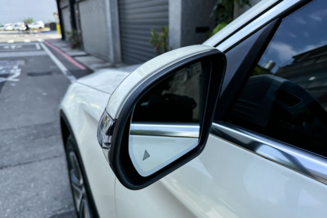 M-BENZ賓士 GLC300  第4張相片