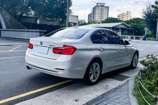 BMW寶馬 320I LCI  第2張相片