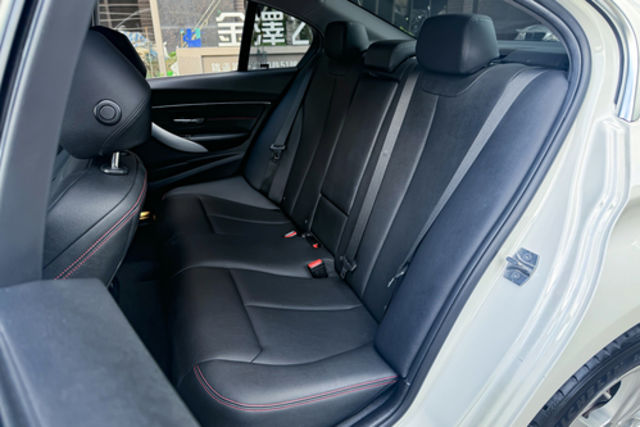 BMW寶馬 320I LCI  第12張相片