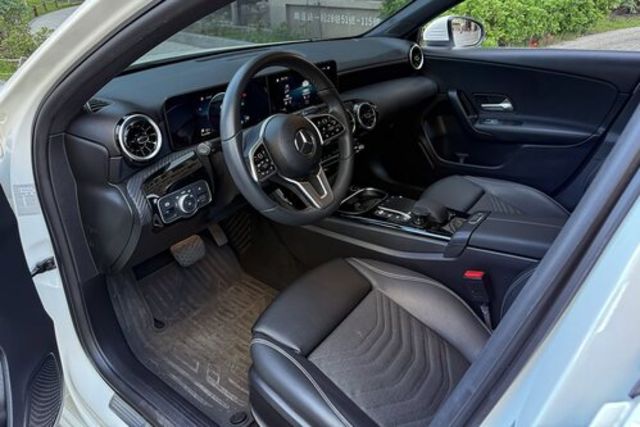 M-BENZ賓士 A180  第6張相片