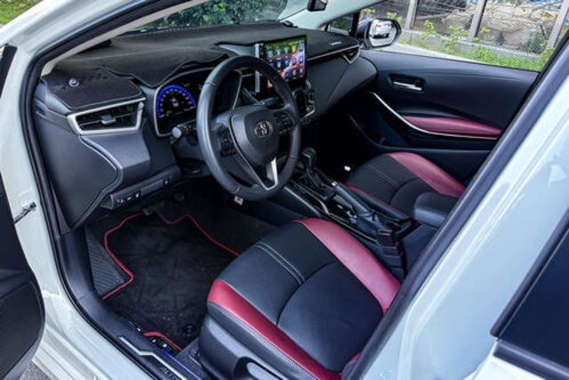 TOYOTA豐田 COROLLA ALTIS HYBRID  第7張相片