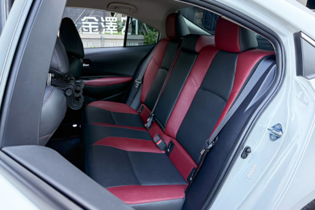 TOYOTA豐田 COROLLA ALTIS HYBRID  第12張相片
