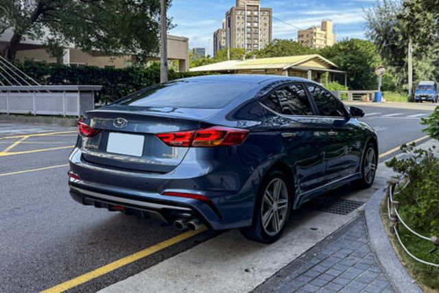 HYUNDAI現代 ELANTRA  第2張相片