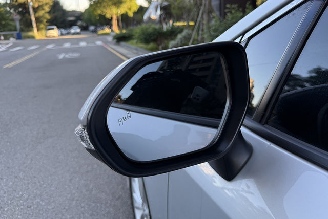 TOYOTA豐田 ALTIS  第4張相片