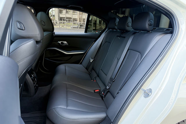 BMW寶馬 330I M SPORT  第13張相片