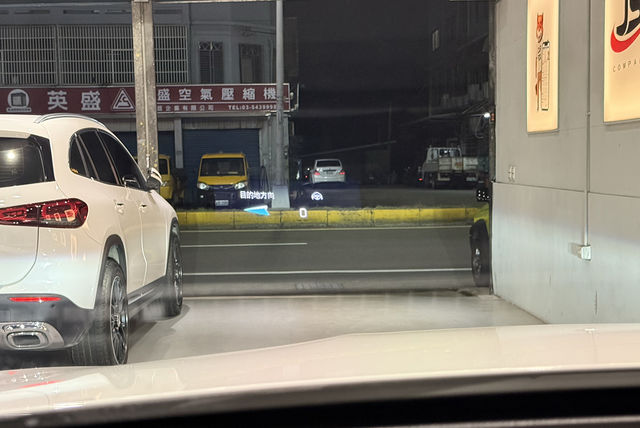 M-BENZ賓士 GLC300 AMG COUPE  第9張相片