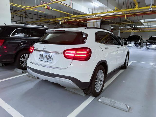 M-BENZ賓士 GLA180  第2張相片