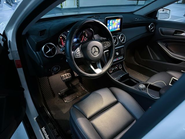 M-BENZ賓士 GLA180  第3張相片