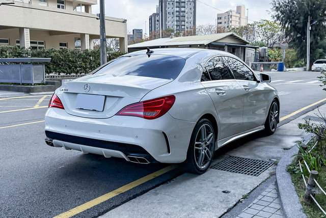M-BENZ賓士 CLA200  第2張相片