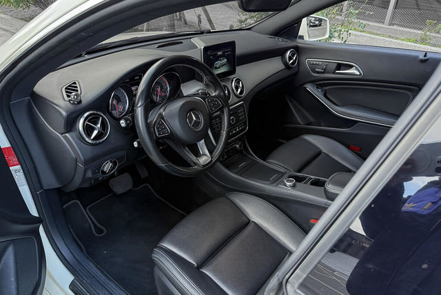 M-BENZ賓士 CLA200  第3張相片