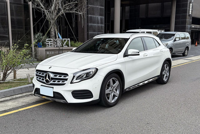 M-BENZ賓士 GLA180  第1張相片