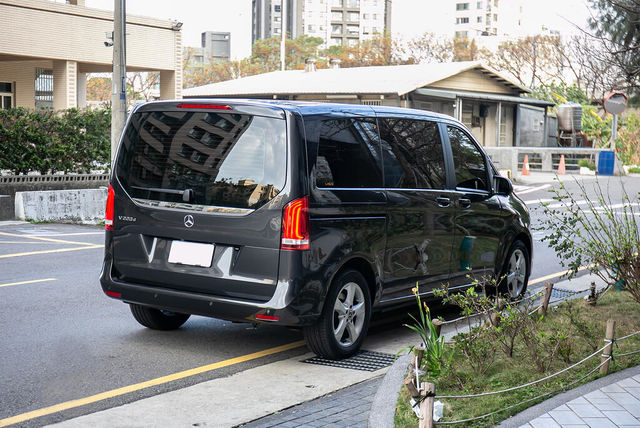 M-BENZ賓士 V220 D  第2張相片