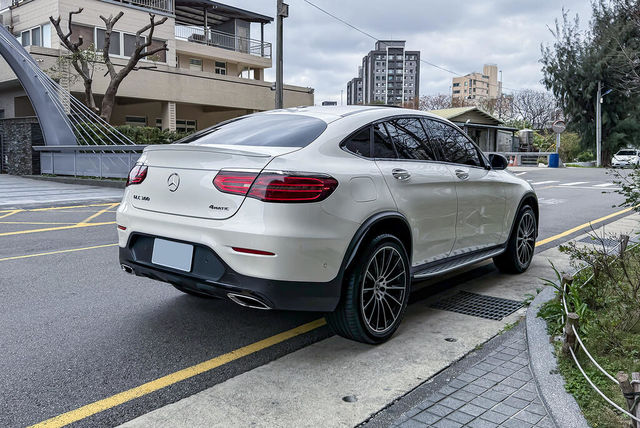M-BENZ賓士 GLC300 AMG COUPE  第2張相片