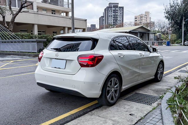 M-BENZ賓士 A180  第2張相片