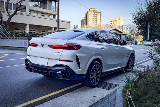 BMW寶馬 X6 XDRIVE40I  第2張相片