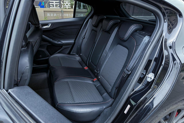 FORD福特 FOCUS ST  第10張相片