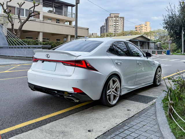LEXUS凌志 IS200T  第3張相片