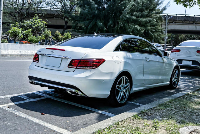 M-BENZ賓士 E250 COUPE  第2張相片