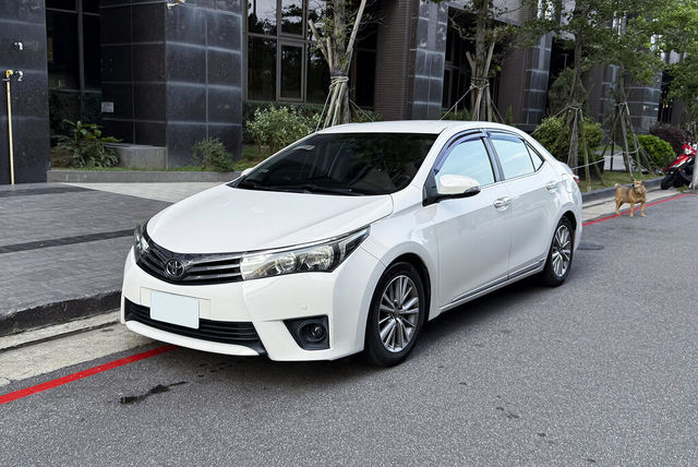 TOYOTA豐田 ALTIS  第1張相片