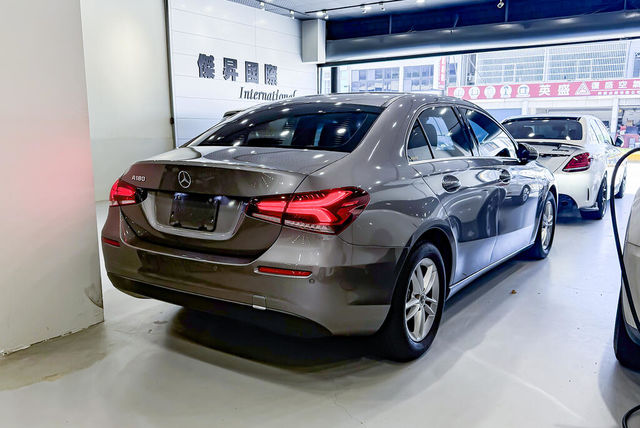 M-BENZ賓士 A180  第2張相片