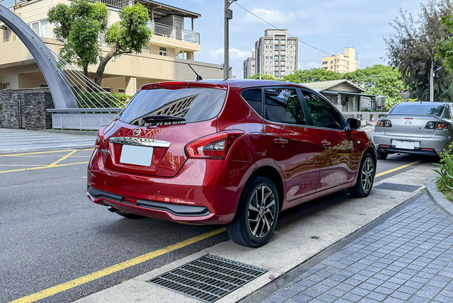 NISSAN日產 TIIDA  第2張相片