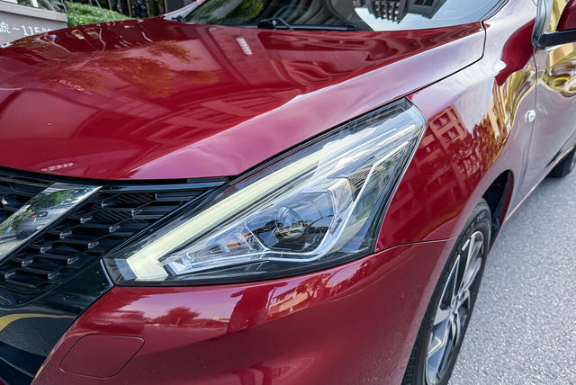 NISSAN日產 TIIDA  第3張相片